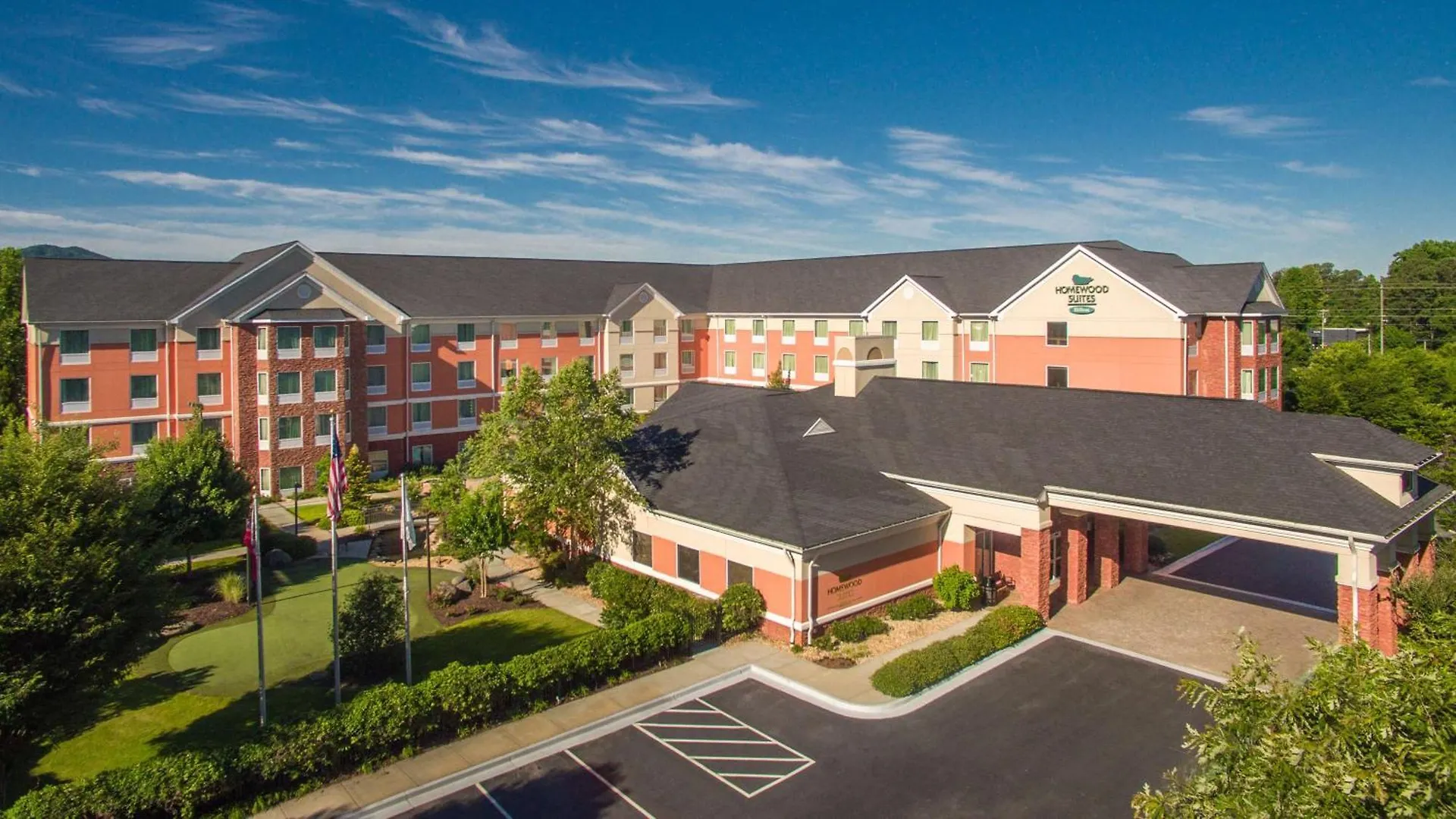 Staying Near Wade Green Crossing: 7 Golf Hotels Compared