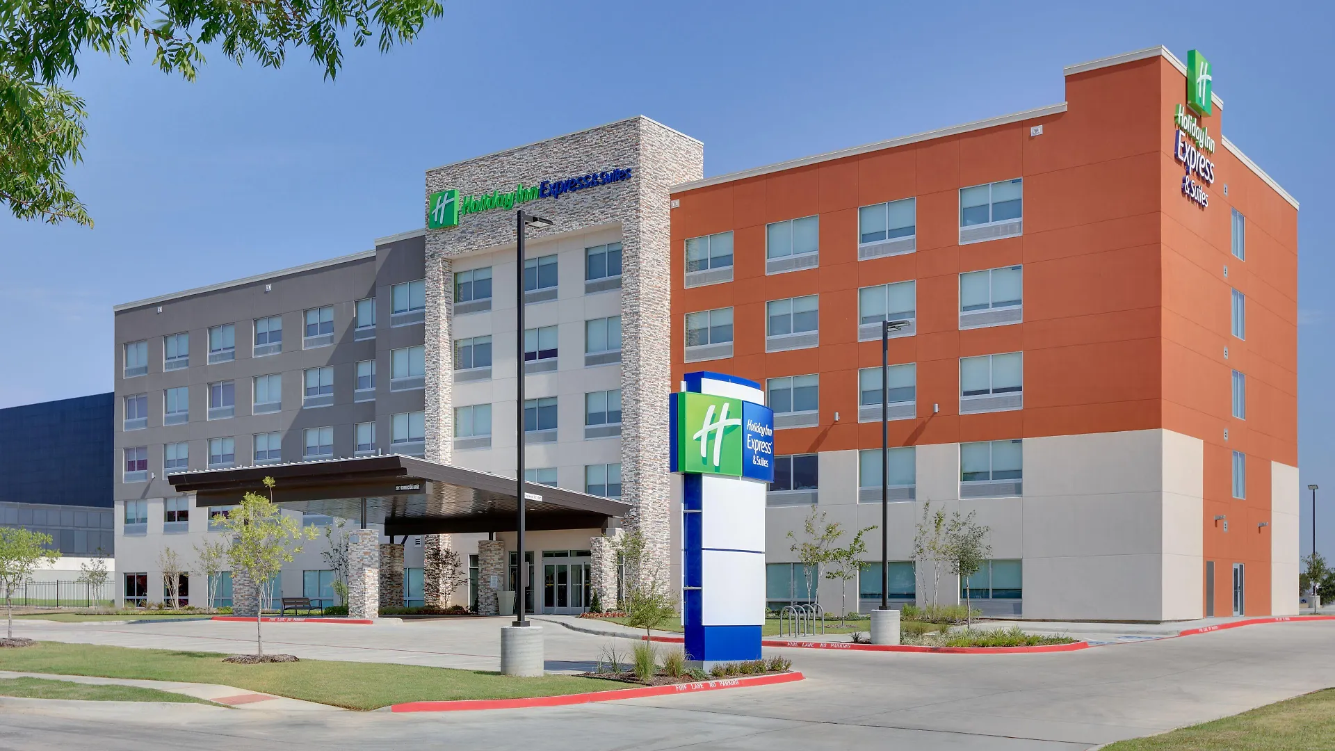 5 Business Hotels Near Frontiers of Flight Museum for Corporate Stays