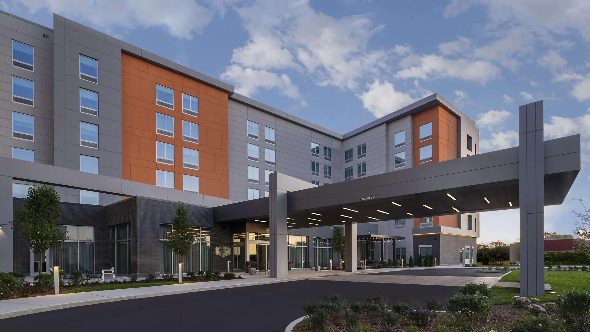 2 Smart 3-Star Hotels Near Melrose Building Assn