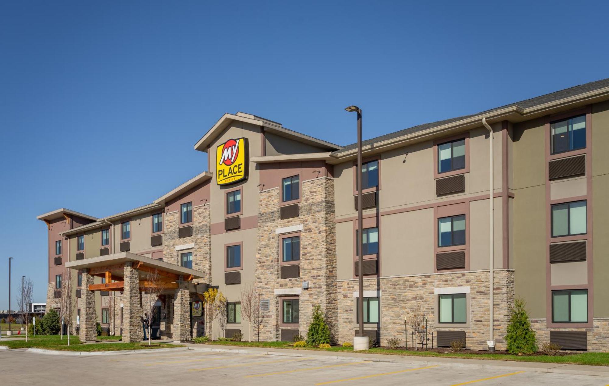 4 Hotels Near QCCA Expo Center for Easy Rock Island Access